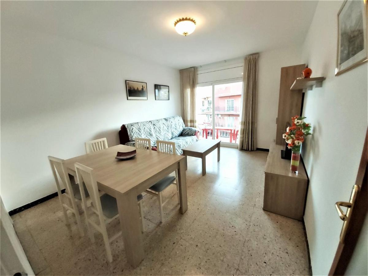Diana Apartamento Con Terraza Muy Cerca Del Mar ปิเนดาเดมาร์ ภายนอก รูปภาพ